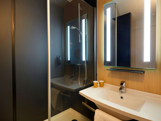 Bathroom 4, ibis Le Mans East Pontlieue, Sarthe