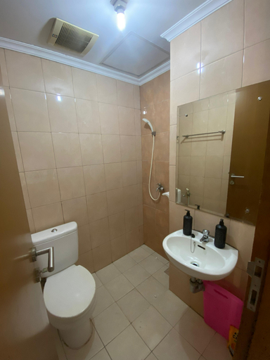 Bathroom, Margonda Residence 2 by Zaya, Depok