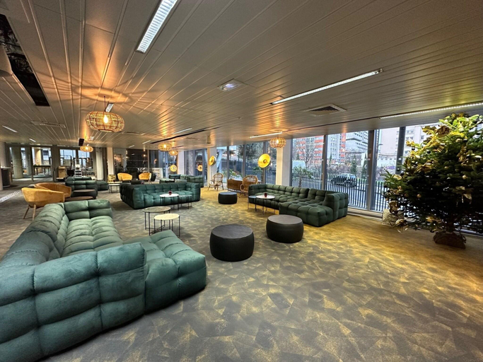 Public Area 5, Lodge In MIS, Paris
