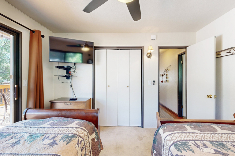 Room 5, Lazy Bear Cabin #554, San Bernardino