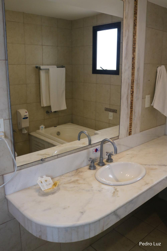 Bathroom 5, River Park Hotel, Resende