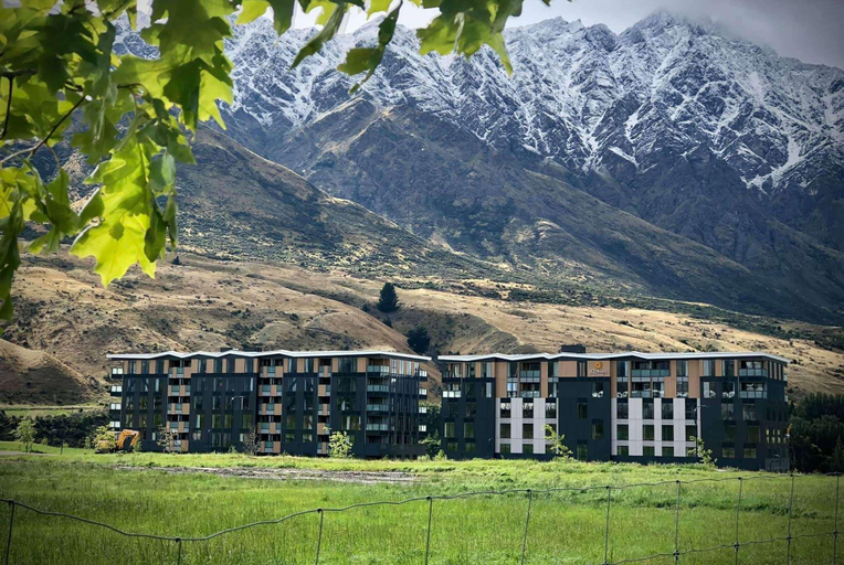 Exterior & Views