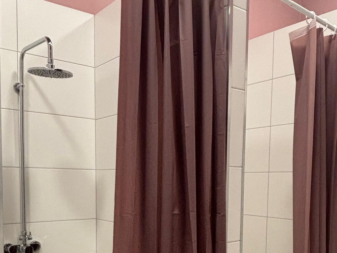 Bathroom 4, Rynek 30 Hostel, Środa Śląska