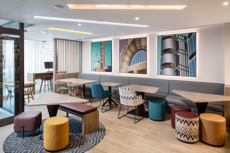 Public Area 3, Hampton by Hilton London City, London