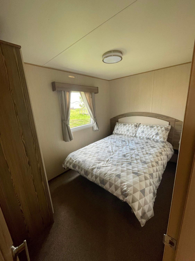 Others 5, Breaks on the Lakes, Lincolnshire