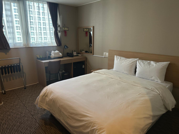 Bedroom 2, Golden Harbor Hotel Pyeongtaek, Pyeongtaek