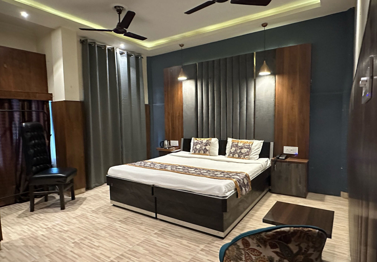 Bedroom 2, Royal Palm Inn, Faizabad