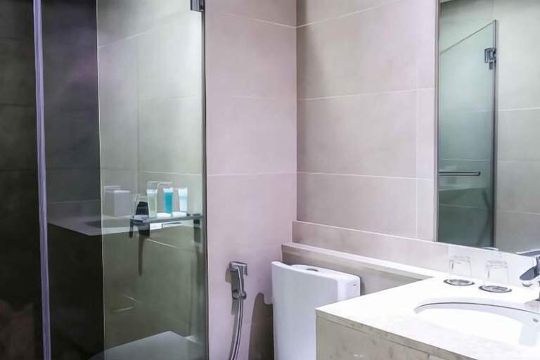 Bathroom 2, B Hotel Alabang, Muntinlupa