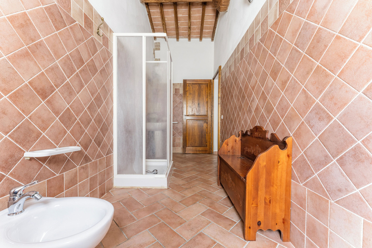 Bathroom, Podere Marcigliana, Siena