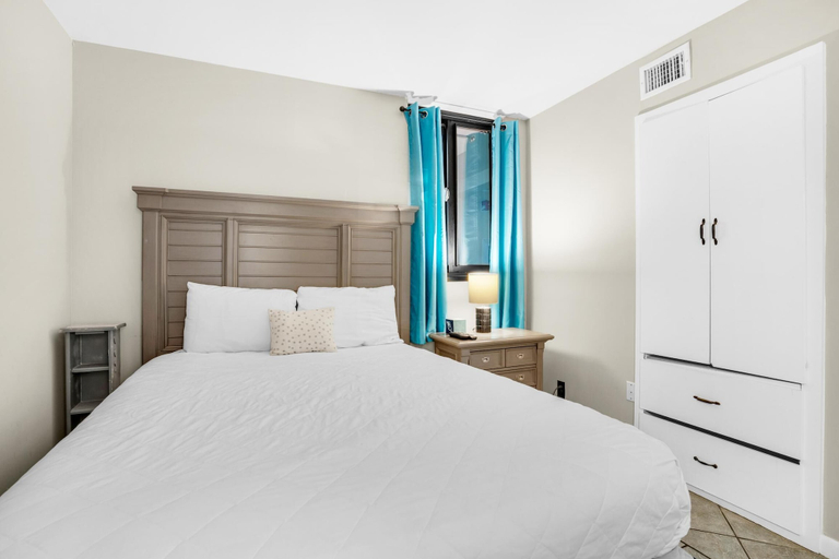 Bedroom 1, Sunbird 604w, Bay