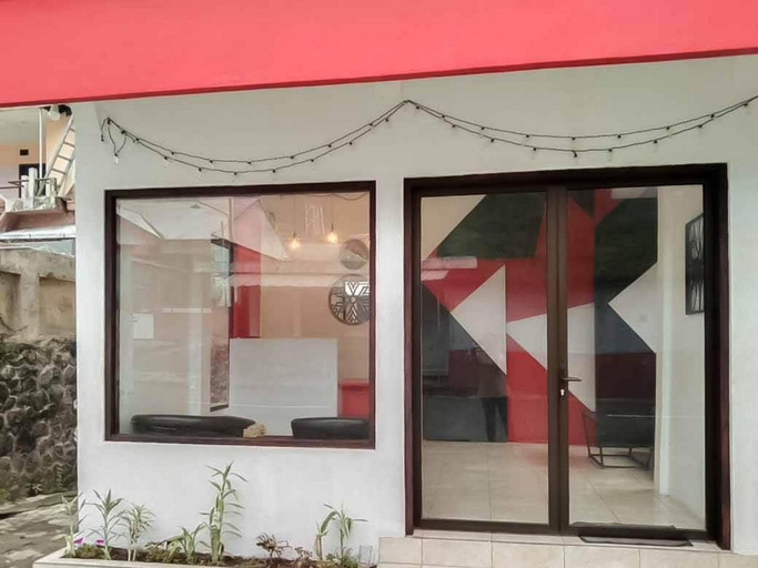 Exterior & Views 2, RedDoorz @ Tretes 2, Pasuruan