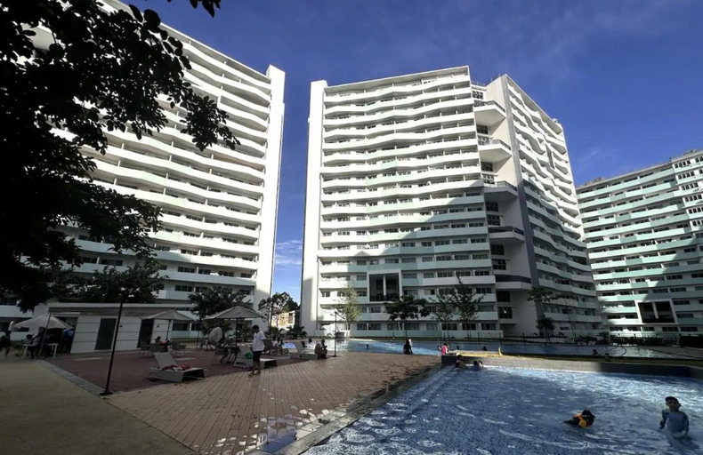 Others 2, Modern Studio w 55 inches 4K Smart TV, Pool, and More, Quezon City