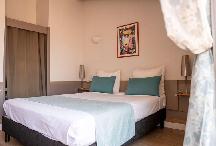 Bedroom 3, Adonis Nimes Plazza, Gard