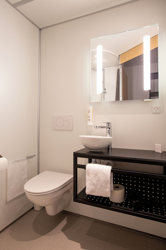 Bathroom 4, CABINN Plus Esbjerg, Esbjerg
