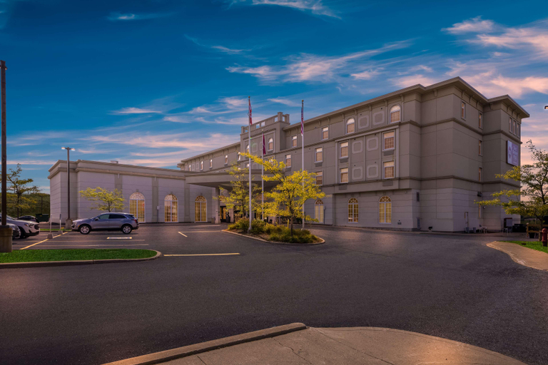 Exterior & Views 1, Best Western Plus Orangeville Inn & Suites, Dufferin