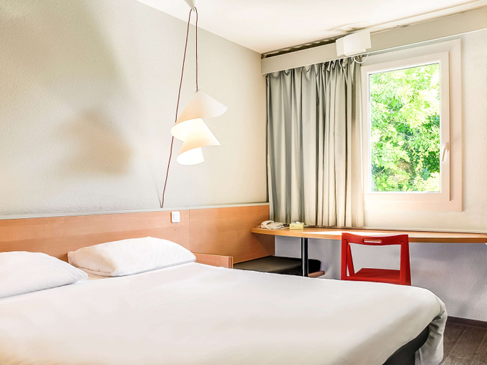 Bedroom 5, ibis Salon-de-Provence South, Bouches-du-Rhône