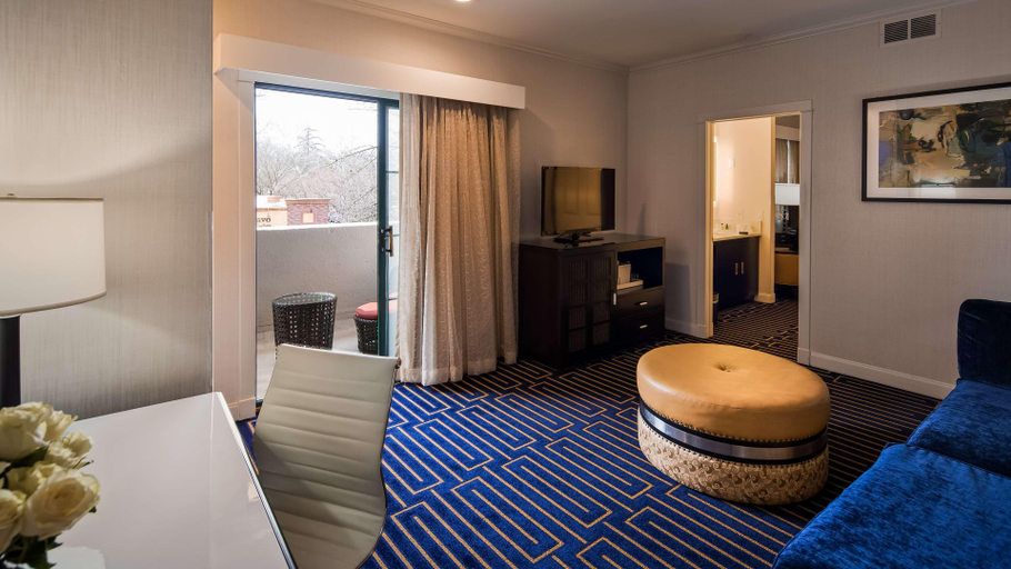Bedroom 3, Best Western Plus Palm Court Hotel, Yolo