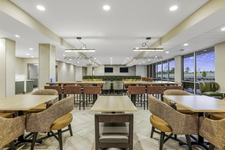 Food & Drinks 5, Home2 Suites Hilton Aurora Medical Center, Adams