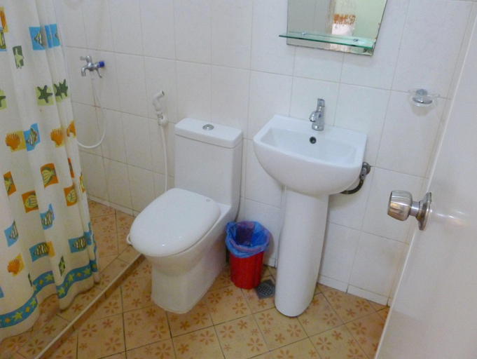 Bathroom 4, Princess Armicha Pension House, Puerto Princesa City