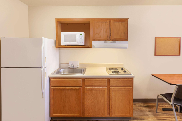 Bedroom 5, Woodspring Suites Des Moines Pleasant Hill, Polk