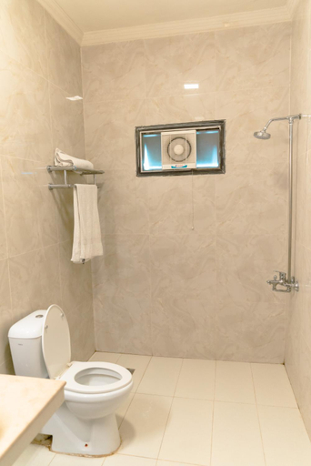 Bathroom 3, Shelton's Rezidor, Peshawar