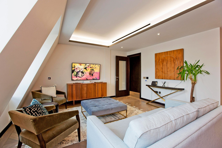 Others 4, 2-bed Executive Apt 620, London