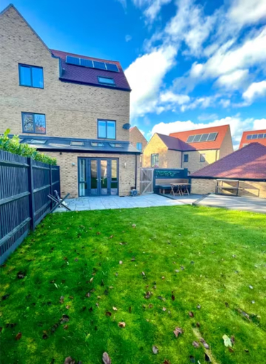 Exterior & Views 4, London 4-Bed in Coulsdon, 20 mins Gatwick, Parking, London