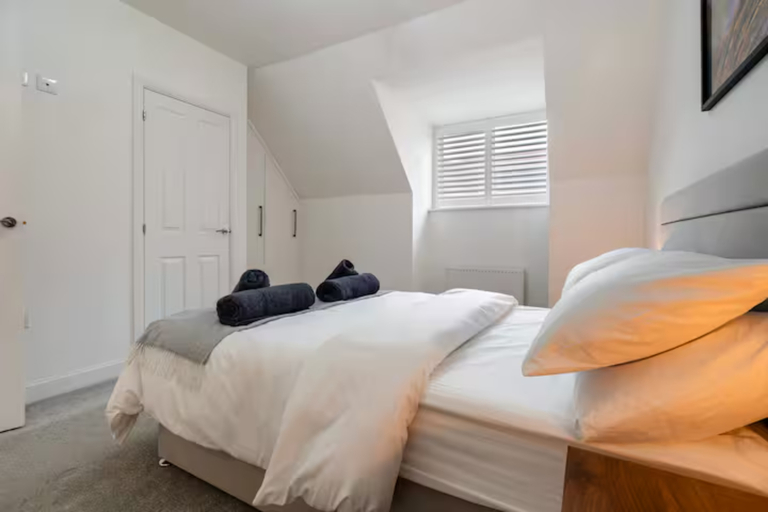 Bedroom 2, London 4-Bed in Coulsdon, 20 mins Gatwick, Parking, London