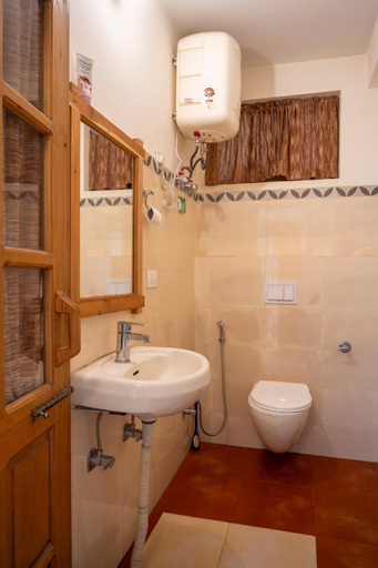 Bathroom 3, Naddi Castle, Kangra
