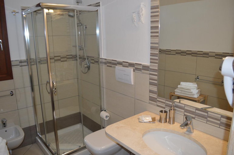 Bathroom 3, Guest Rooms Affittacamere, Nuoro
