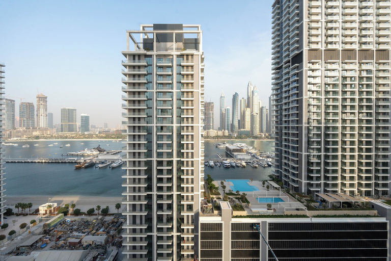 Exterior 3, KeyRock - Palm View Apt with Pool, Dubai