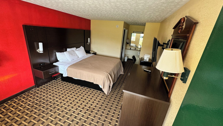Bedroom 3, Garden Inn & Suites, Harris
