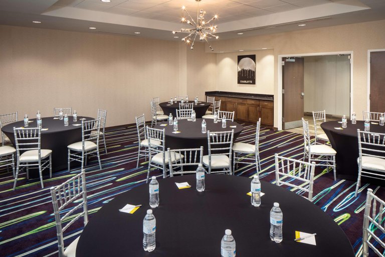 Food & Drinks 5, Hampton Inn & Suites Charlotte Ballantyne, Mecklenburg