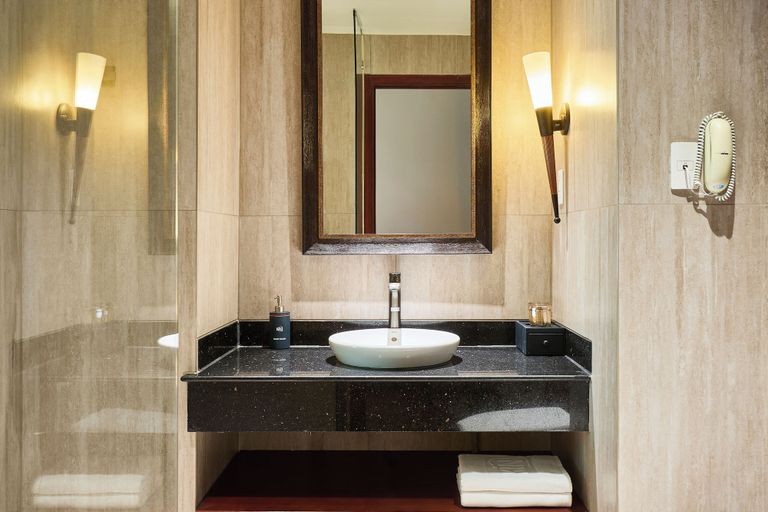 Bathroom 5, Kin Hotel Thi Sach, District 1