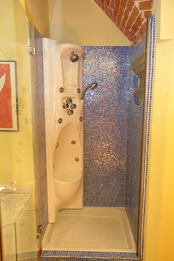 Bathroom 3, Merville House, Florence