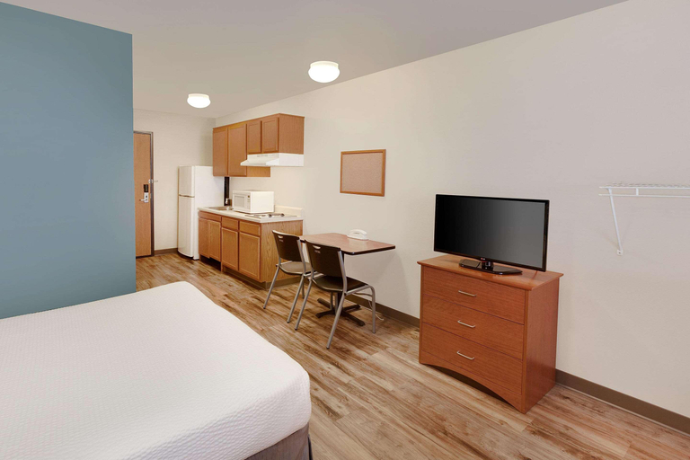Bedroom 4, Woodspring Suites Des Moines Pleasant Hill, Polk