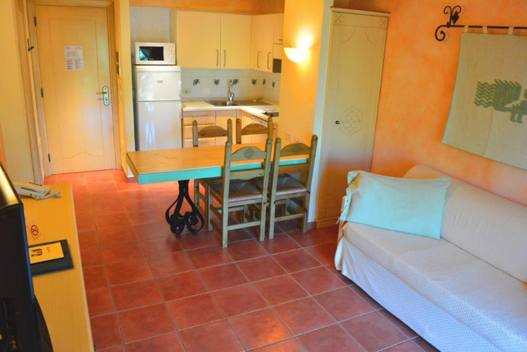 2, Tranquil Lantana Resort 2 Bedroom Apartments for 7 people, Cagliari