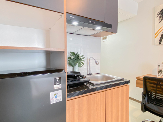Others 2, Wooden Space Studio at Meikarta Apartment By Travelio, Cikarang