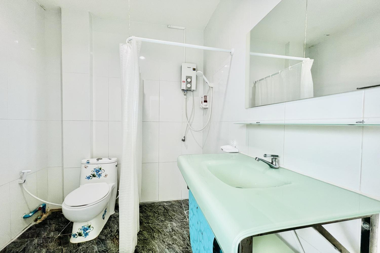 Bathroom 4, Parichat Bandung Hotel, Ban Dung