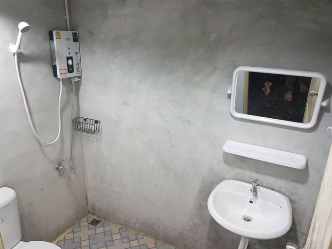 Bathroom 5, Baan Ing-Chan, Sangkhla Buri