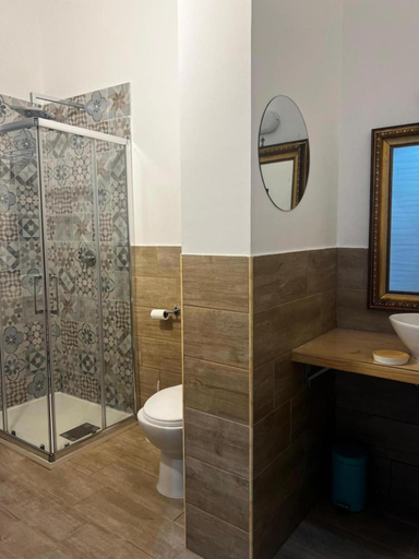 Bathroom 2, Emmas Guest House with family room, Palermo