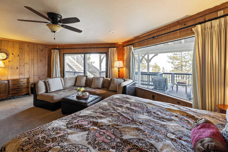 Others 5, 6bdr Group Retreat, Decks w/ Incredible Views Starry Heights by Avantstay, San Bernardino