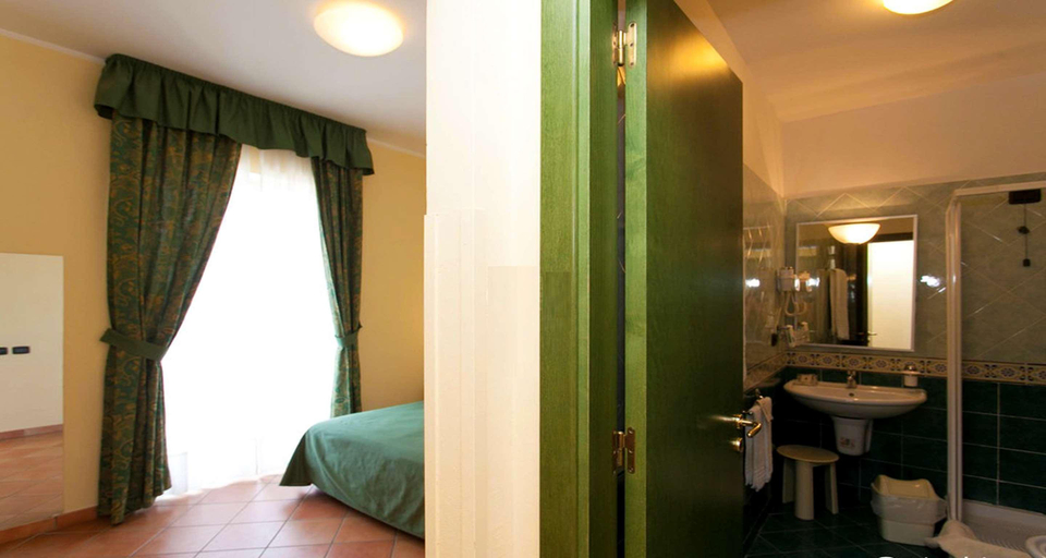 Bedroom 3, Best Western Hotel La Conchiglia, Salerno