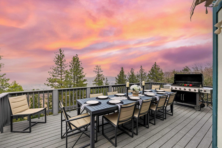 Food & Drinks 4, 6bdr Group Retreat, Decks w/ Incredible Views Starry Heights by Avantstay, San Bernardino