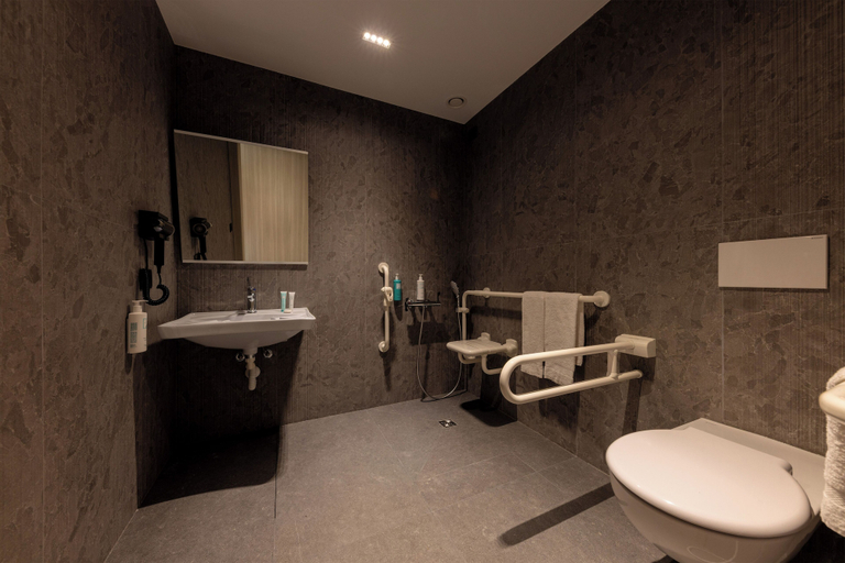 Bathroom 4, Porto Lotti Suite Hotel, La Spezia