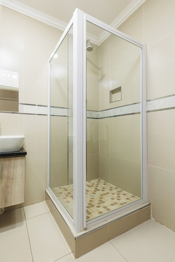Bathroom 3, Bayside Taj Hotel, Ugu