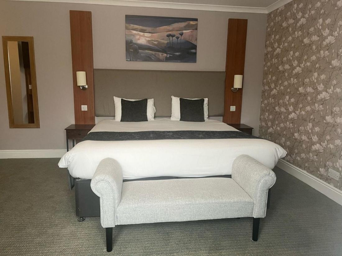 Bedroom 2, The Wheatsheaf Basingstoke by Good Night Inns, Hampshire