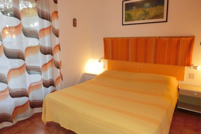 Bedroom, Adorable Gardened 650m From the Beach, Venezia