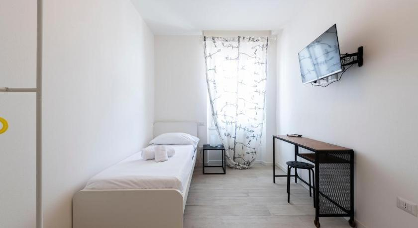 Others 4, Casa Maglo Camere, Verona