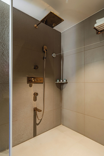Bathroom 4, Phoenix Resort, Rajkot